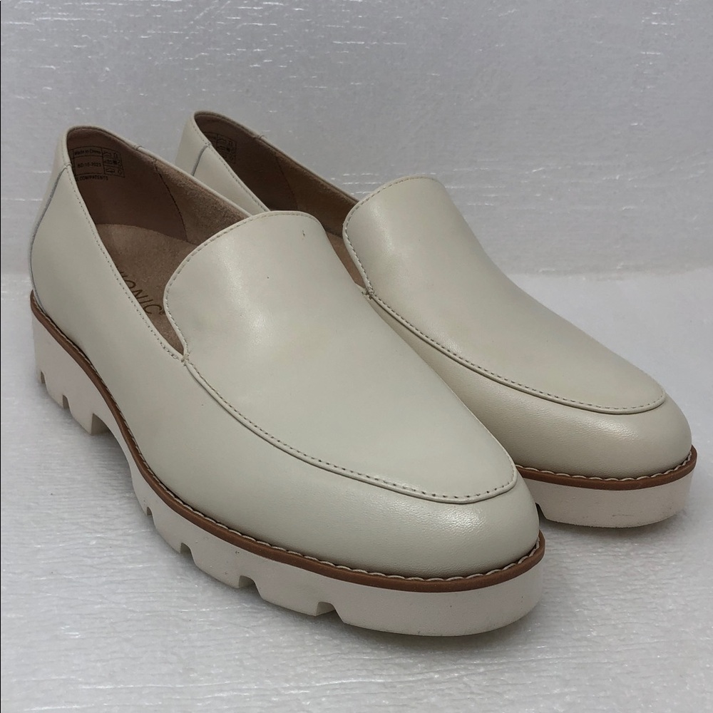 NEW Vionic Loafers Kensley Cream Leather Slip On Chunky Lug Soles Women’s Size 9 - Picture 4 of 16